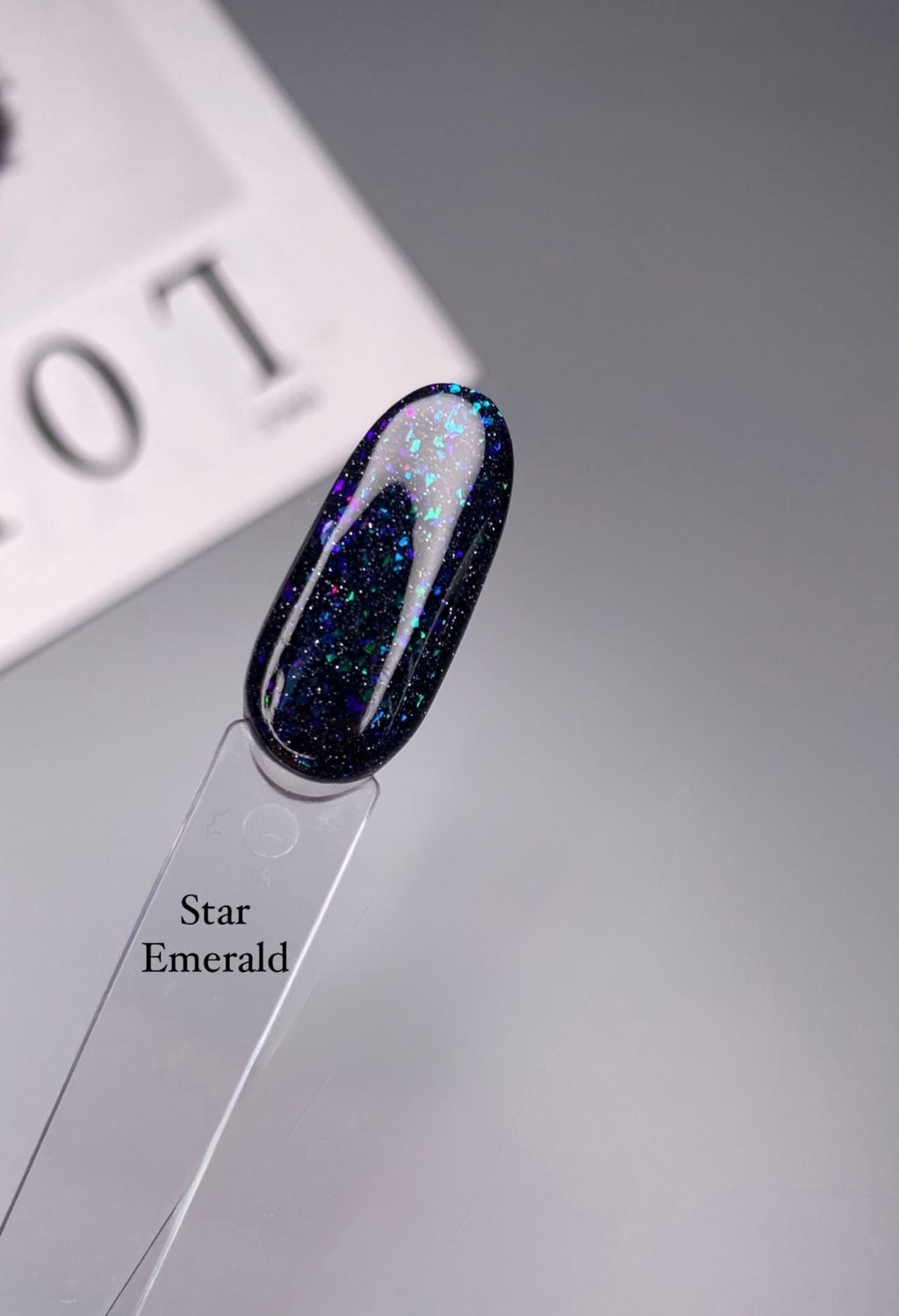 Shemy REFLECTIVE gel polish Star Emerald color. 8 ml