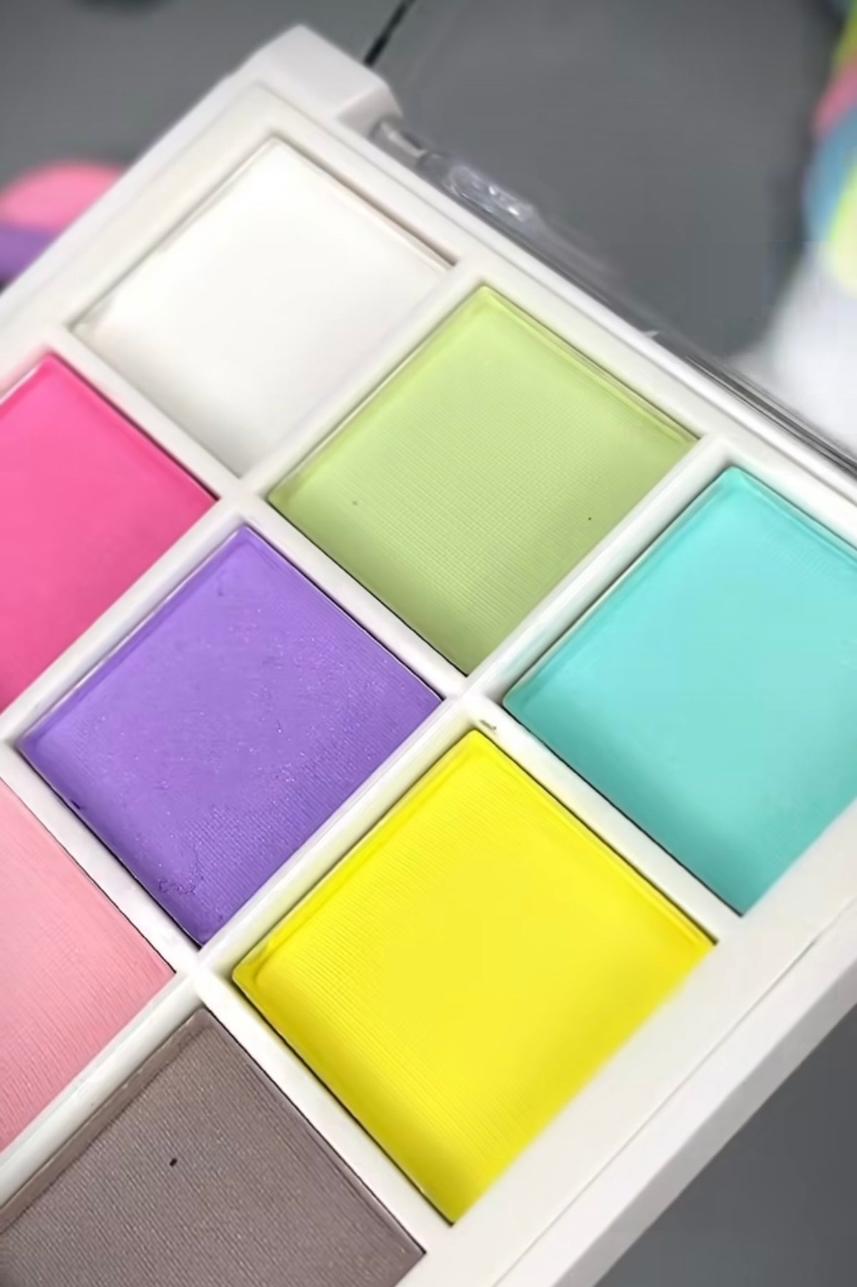 Pastel pigments for ombre design